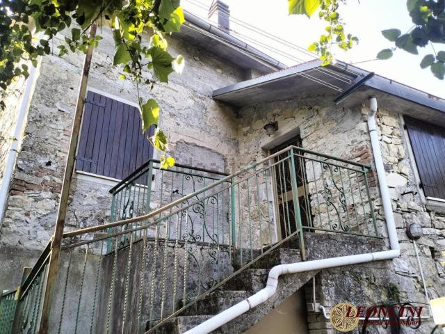 Casa di campagna in vendita di 140 m² in Località Irola di Sopra, 49