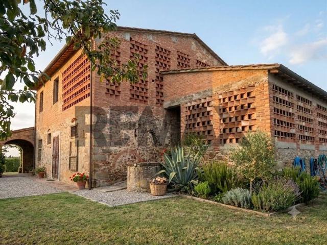 Casa di campagna in vendita di 140 m² in Via delle Colombaie