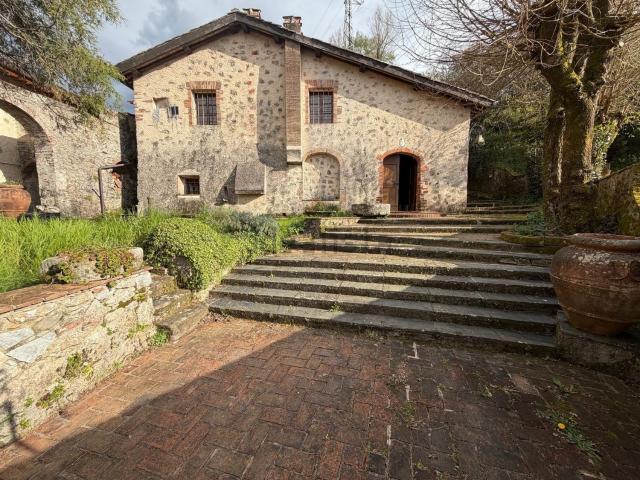 Casa di campagna in vendita di 140 m² in Via delle Silerchie
