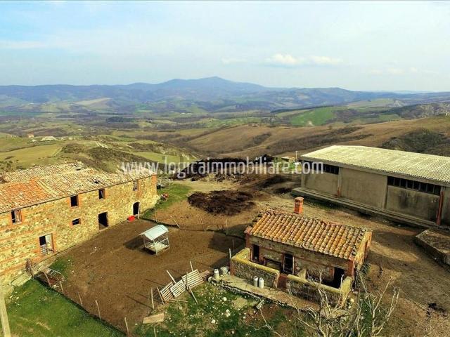 Casa di campagna in vendita di 1500 m² in Strada Provinciale del Monte Amiata
