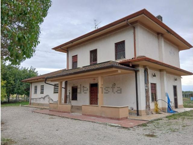 Casa di campagna in vendita di 150 m² in Strada Congiunte Sinistre, 42