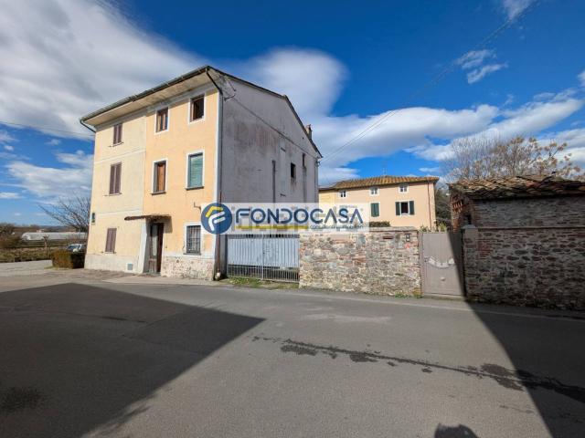 Casa di campagna in vendita di 150 m² in Via Martiri delle Foibe