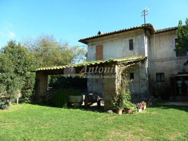 Casa di campagna in vendita di 1650 m² in Via Nomentana