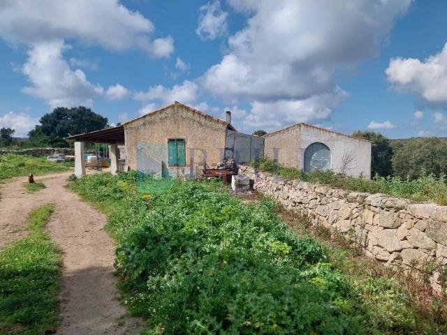 Casa di campagna in vendita di 160000 m² in Via Nazionale
