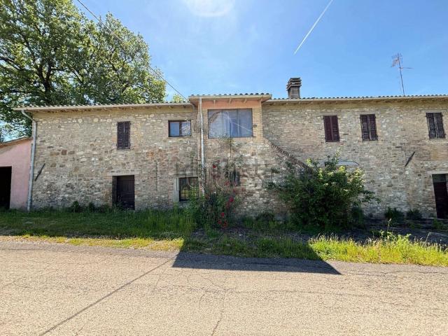 Casa di campagna in vendita di 170 m² in Strada Ponte Resina Monte Acutello