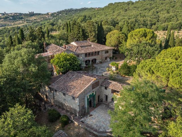 Casa di campagna in vendita di 1850 m² in Via Ferruccio
