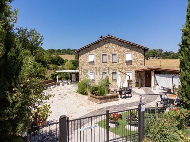 Casa di campagna in vendita di 186 m² in Frazione Monteluiano, 1