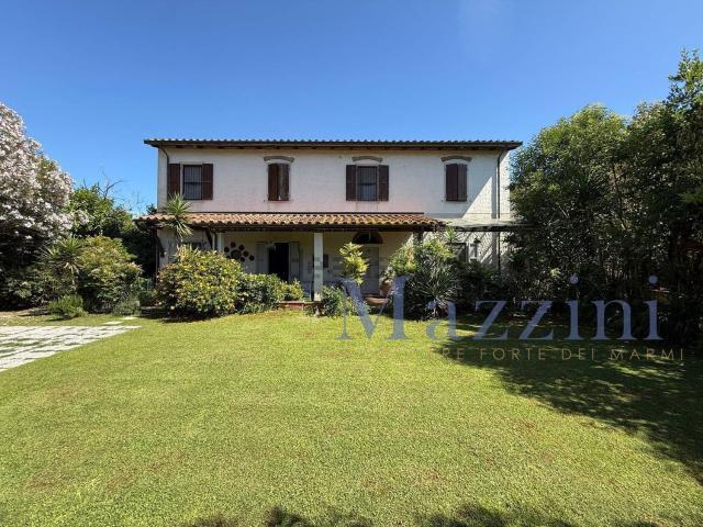 Casa di campagna in vendita di 187 m² in Via degli Olmi
