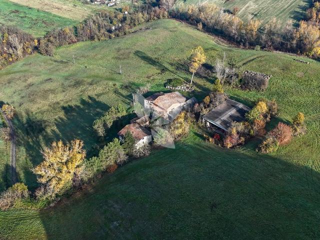 Casa di campagna in vendita di 189 m² in Frazione Varano Marchesi