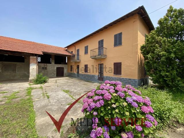 Casa di campagna in vendita di 180 m² in Via Cascina Pozzo, 18