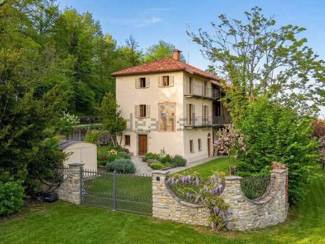 Casa di campagna in vendita di 209 m² in Strada Robé Giusta, 92