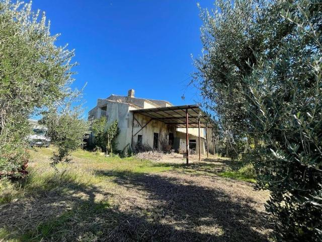 Casa di campagna in vendita di 200 m² in Contrada Pezzalunga, 8