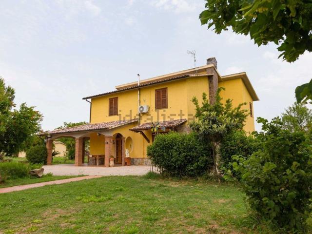 Casa di campagna in vendita di 200 m² in Strada Provinciale Aquilaia