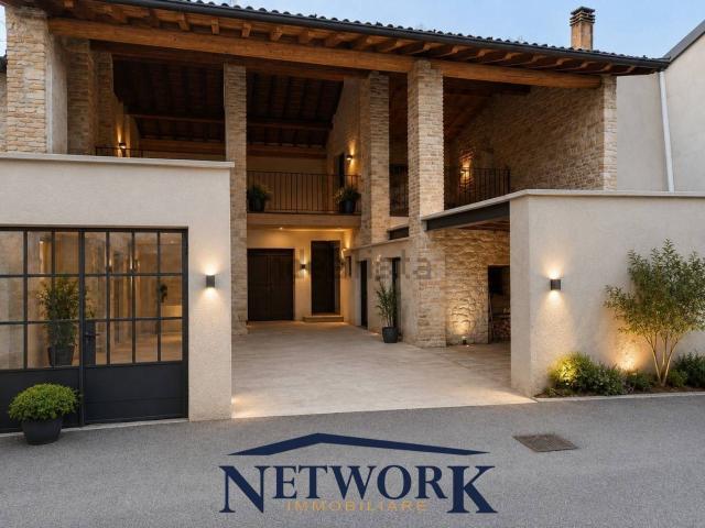 Casa di campagna in vendita di 200 m² in Via Basiletti