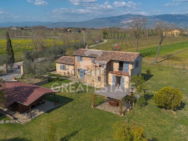 Casa di campagna in vendita di 200 m² in Via Benedetti