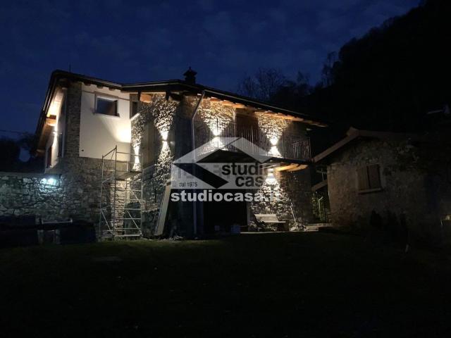 Casa di campagna in vendita di 200 m² in Via Piazze