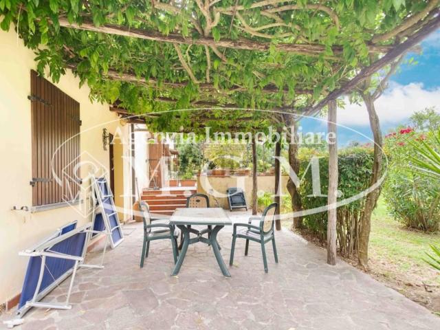 Casa di campagna in vendita di 200 m² in Via Pistoiese