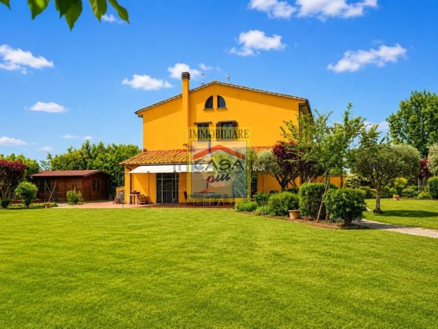 Casa di campagna in vendita di 210 m² in Via Santa Maria, 217