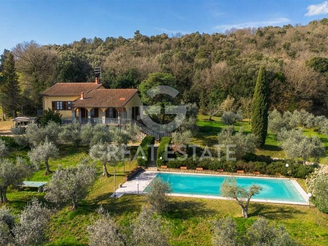 Casa di campagna in vendita di 215 m² in Via Conte Cungi