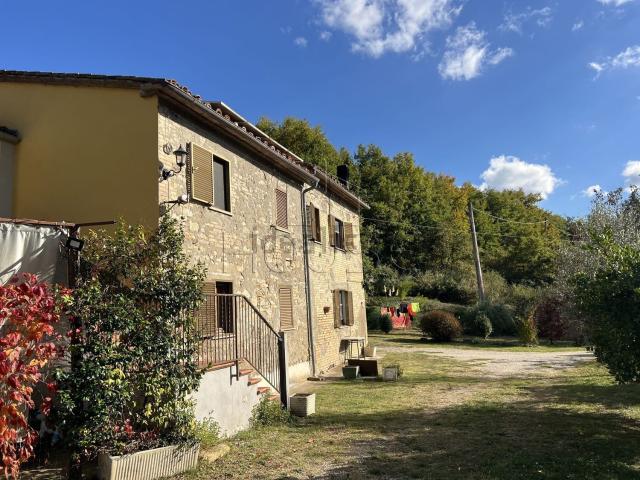 Casa di campagna in vendita di 217 m² in Strada Regionale del Niccone