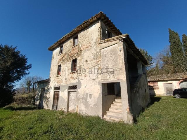 Casa di campagna in vendita di 225 m² in Frazione Userna