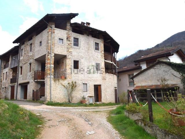 Casa di campagna in vendita di 220 m² in Contrada Mondonovo, 23