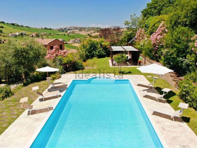 Rustici e casali in vendita di 220 m²