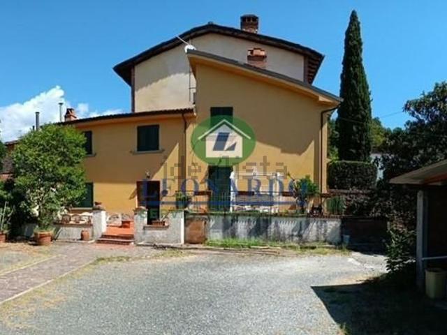 Casa di campagna in vendita di 235 m² in Viale Fedele Fedeli
