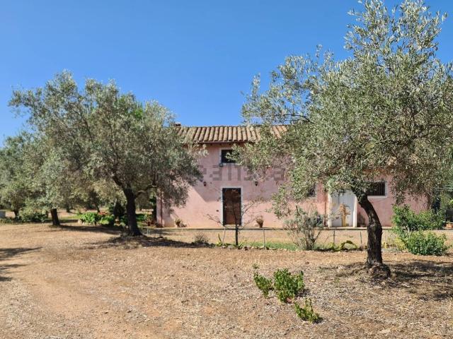 Casa di campagna in vendita di 230 m² in Strada Statale 125 Orientale Sarda