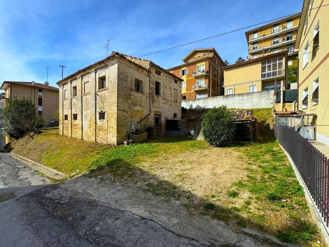 Casa di campagna in vendita di 230 m² in Via Romagna