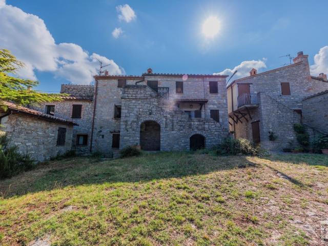 Casa di campagna in vendita di 245 m² in Località Calizzano