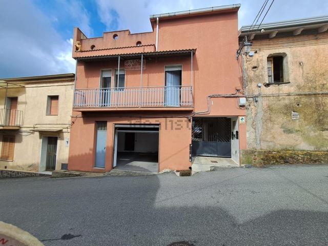 Casa di campagna in vendita di 248 m² in Via 20 Settembre