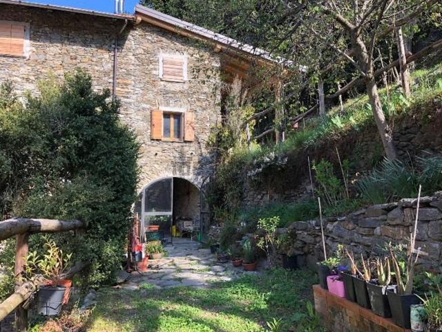 Casa di campagna in vendita di 240 m² in Via ai Ronchi, 1