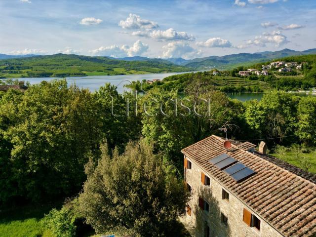 Casa di campagna in vendita di 255 m² in Frazione Montedoglio