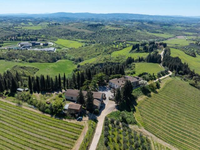 Casa di campagna in vendita di 2500 m² in Via Lucignano