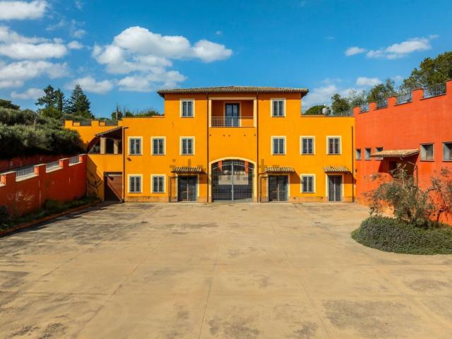 Casa di campagna in vendita di 2500 m² in Via Marte