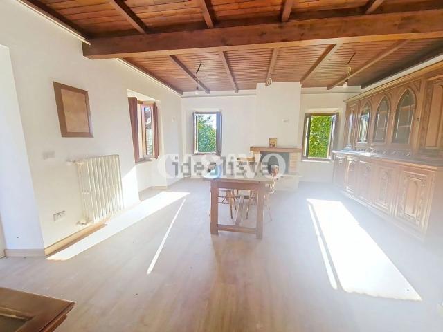 Casa di campagna in vendita di 250 m² in Contrada Crocifisso