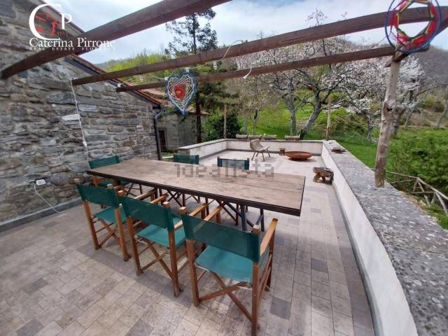 Casa di campagna in vendita di 250 m² in Località Castellina, 20