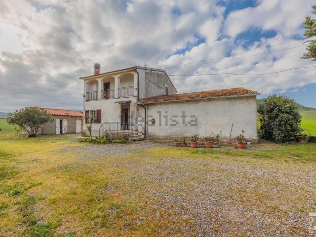 Casa di campagna in vendita di 250 m² in Strada Provinciale Cipressino