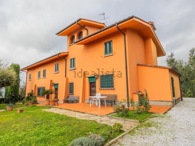 Casa di campagna in vendita di 250 m² in Strada Provinciale 633