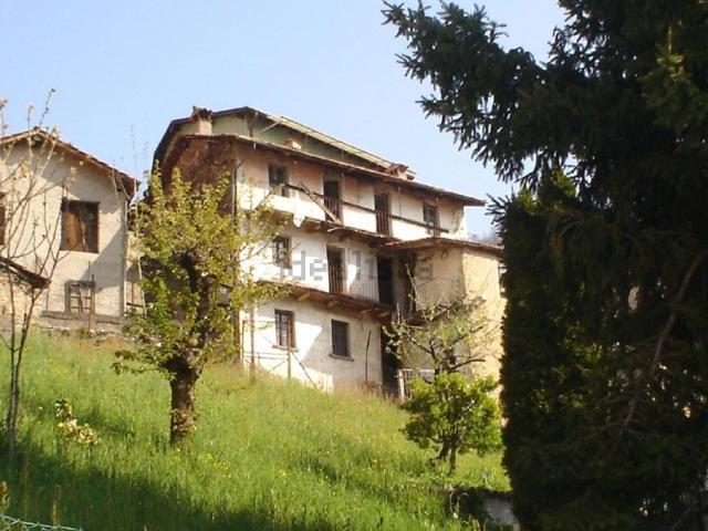 Casa di campagna in vendita di 250 m² in Via Partigiani, 4