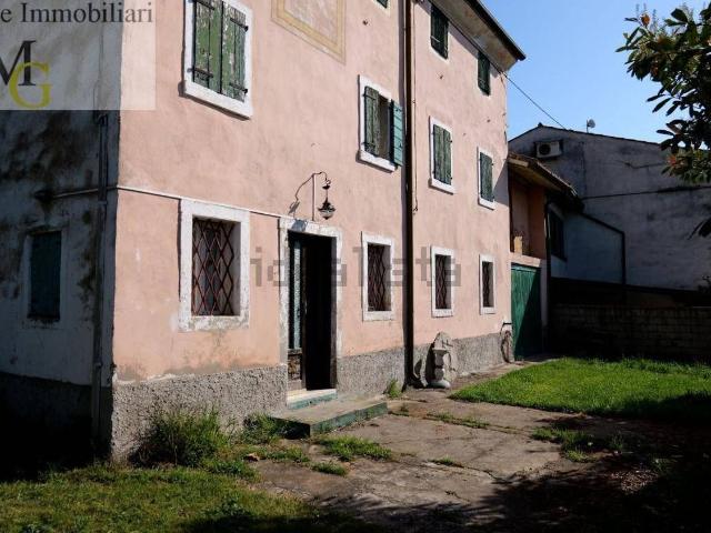 Casa di campagna in vendita di 250 m² in Via San Lorenzo