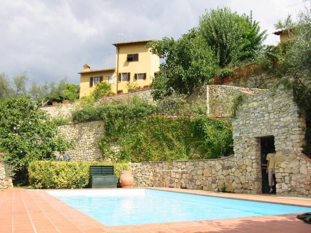 Casa di campagna in vendita di 250 m² in Via San Martino a Quona