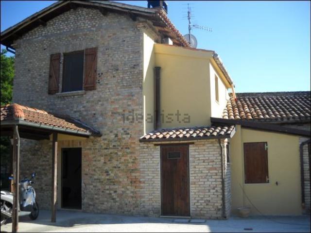 Casa di campagna in vendita di 250 m² in Viale Piceno Aprutino