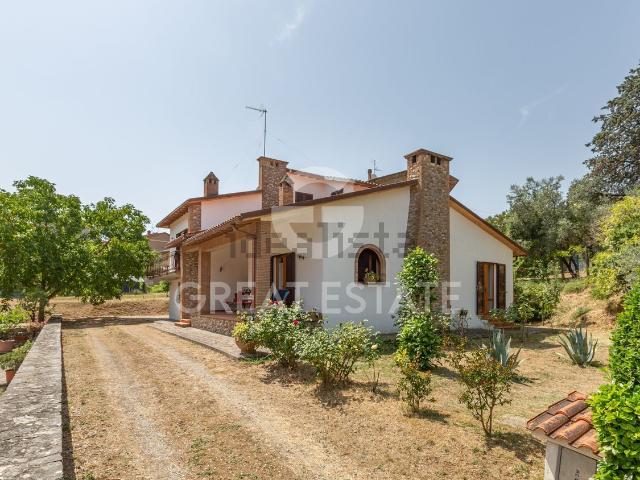 Casa di campagna in vendita di 469 m² in Strada Cassia Antica