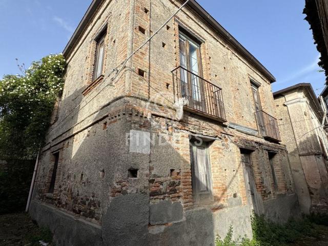 Casa di campagna in vendita di 278 m² in Via Umberto I, 14