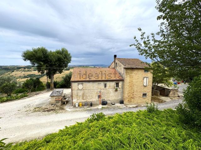Casa di campagna in vendita di 273 m² in Via Nazionale