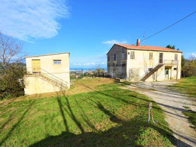 Casa di campagna in vendita di 280 m² in Via Valle Oscura, 15