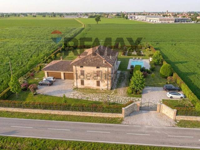Casa di campagna in vendita di 283 m² in Strada Consolatico Superiore, 87