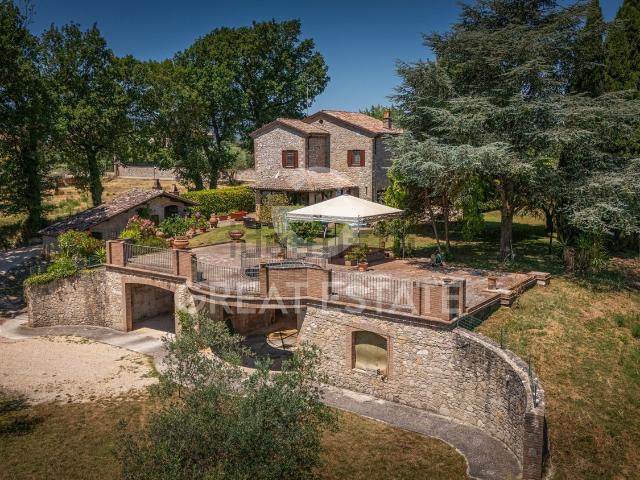 Casa di campagna in vendita di 298 m² in Via Ara Vecchia